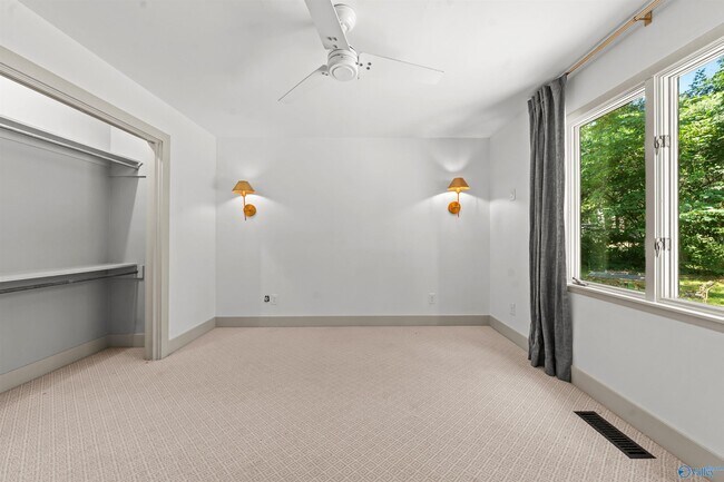 Building Photo - 7705 Foxfire Dr SE