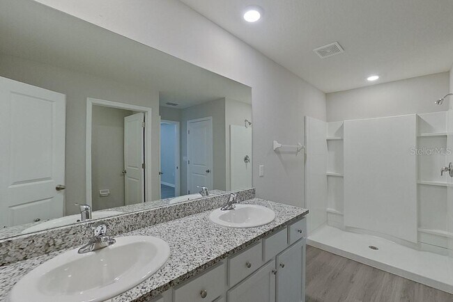 Building Photo - 8645 SW 44th Ct