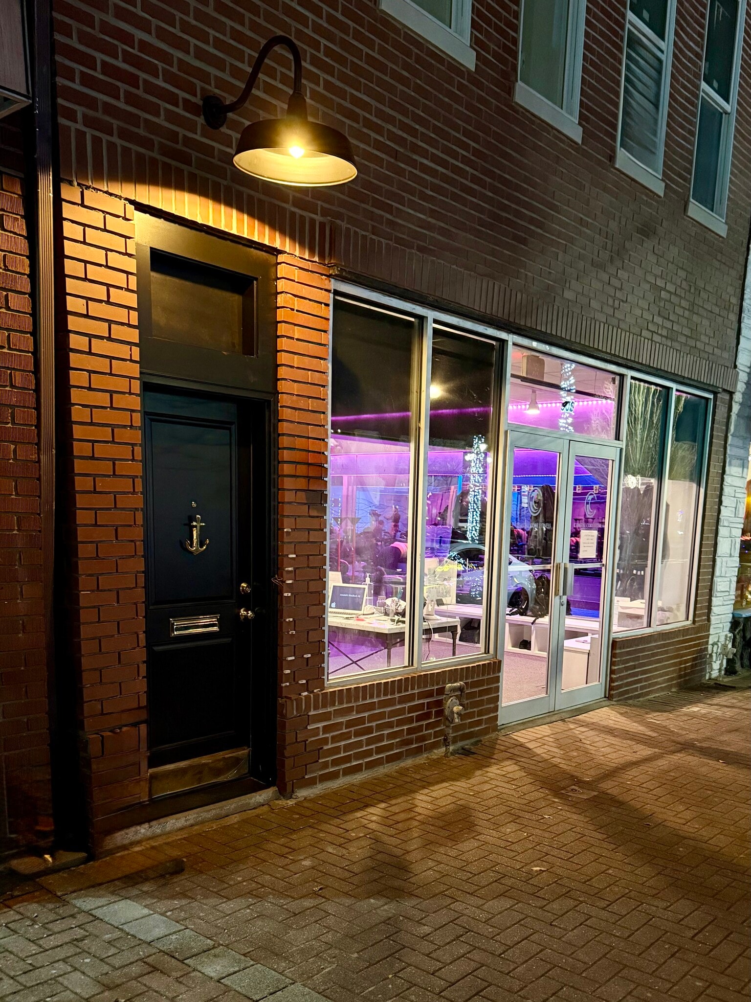 Building Photo - 906 Main St