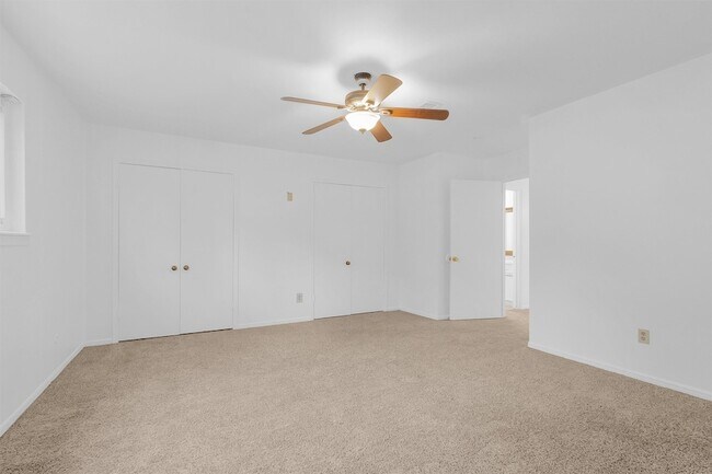 Building Photo - 1122 Rhine Ln