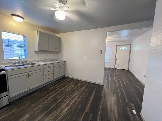 Kitchen - 610 Williams St