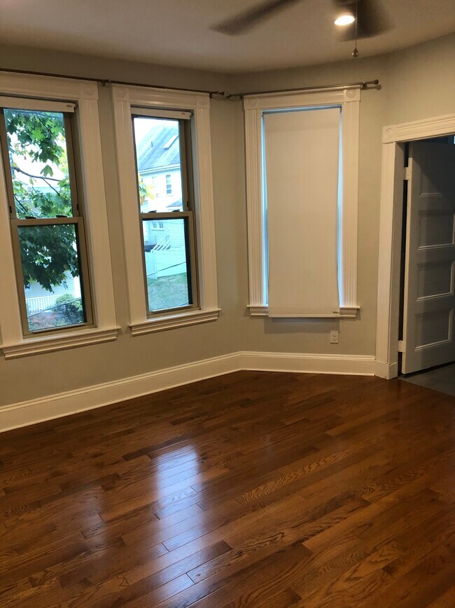 Building Photo - 72 Leicester St