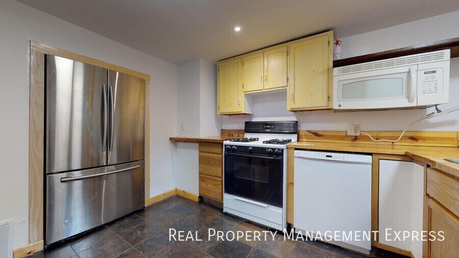 Building Photo - 2 Bedroom 1 Bathroom Apartment near August...