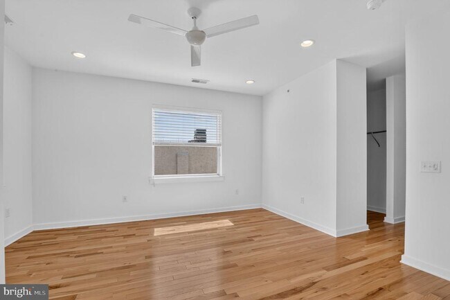 Building Photo - 950 Shackamaxon St