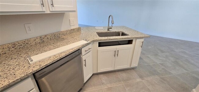 Building Photo - 15810 Sunny Day Dr