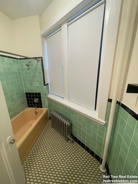 Building Photo - 504 Beacon St