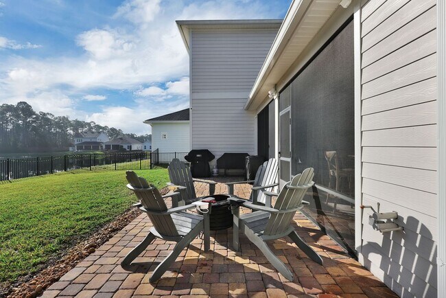 Building Photo - 2839 Montilla Dr