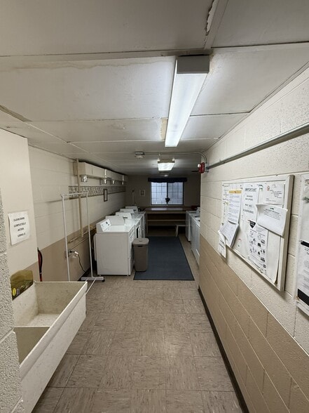 Building Laundry Room - 110 S Dunton Ave
