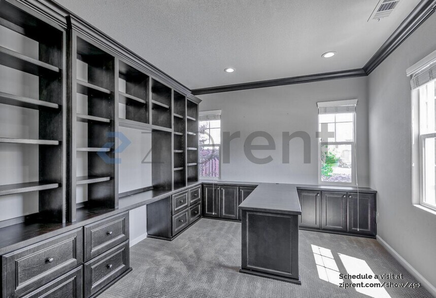 Building Photo - 833 Griffon Ct
