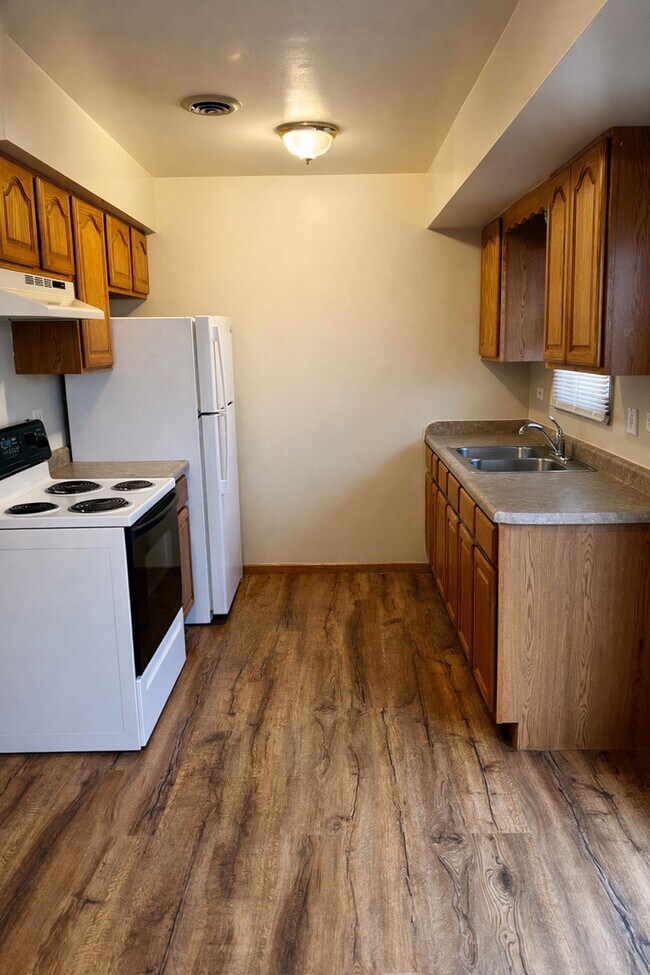 Building Photo - 465-479 N School St