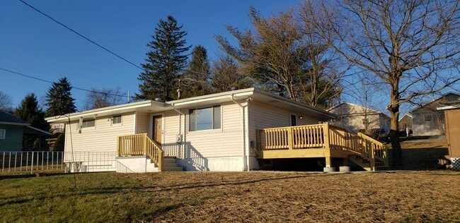 Building Photo - 3 bed/1.5 bath house near Sabraton