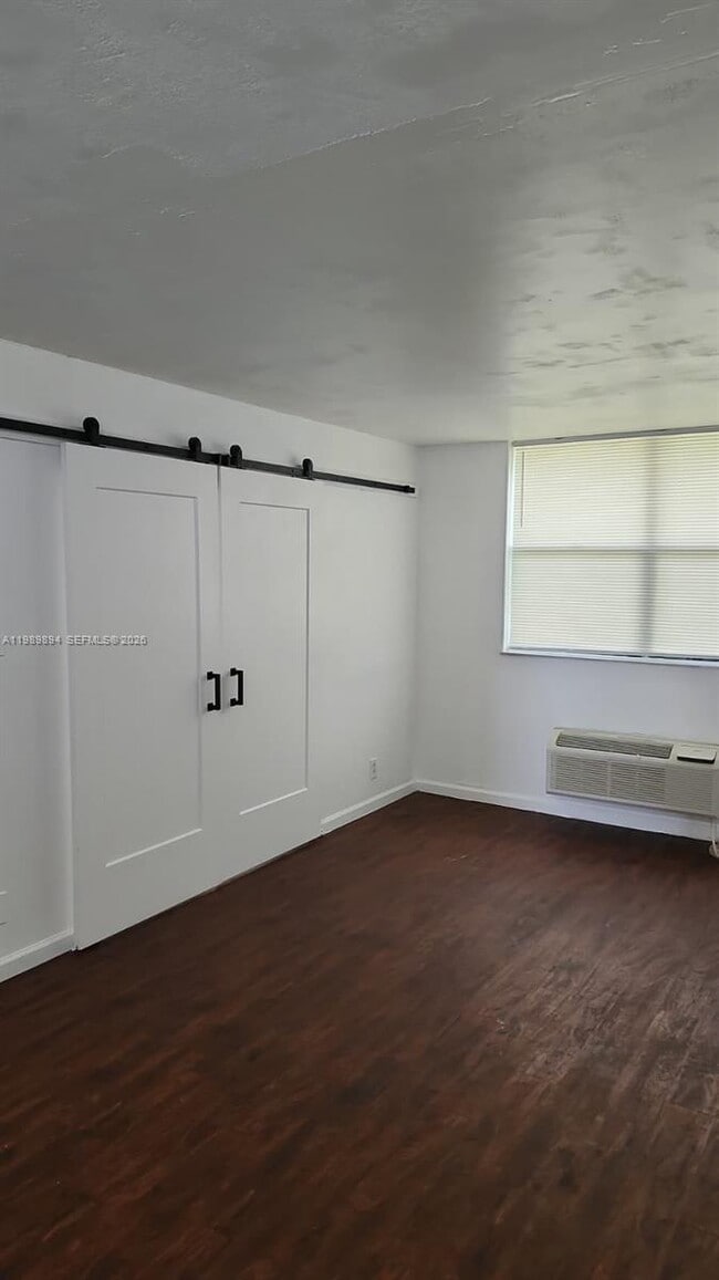 Building Photo - 2401 Riverside Dr