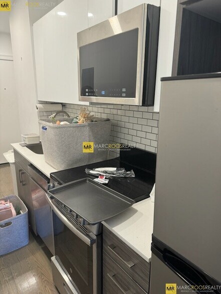 Building Photo - 17 Joy St