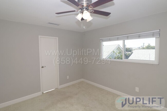 Building Photo - 2 bed 2 bath Remodeled Duplex