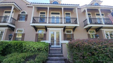 Building Photo - Huge 3 Bed 2.5 bath Home in Palencia- Main Bedroom downstairs plus Upstairs Efficiency