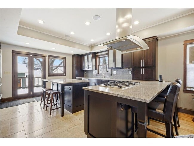 Building Photo - 241 Russell Ave S