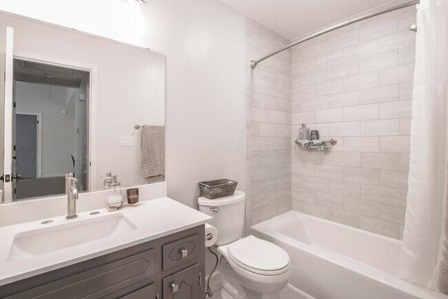 Building Photo - 260 Windmeade Cir
