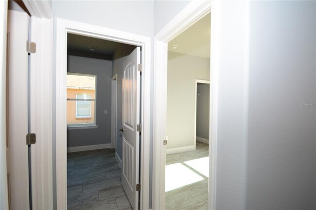 Building Photo - 25 Rosepetal Ln