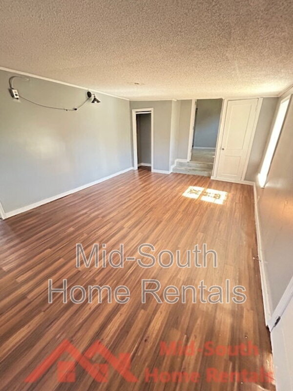 Building Photo - 803 Ledbetter Ave