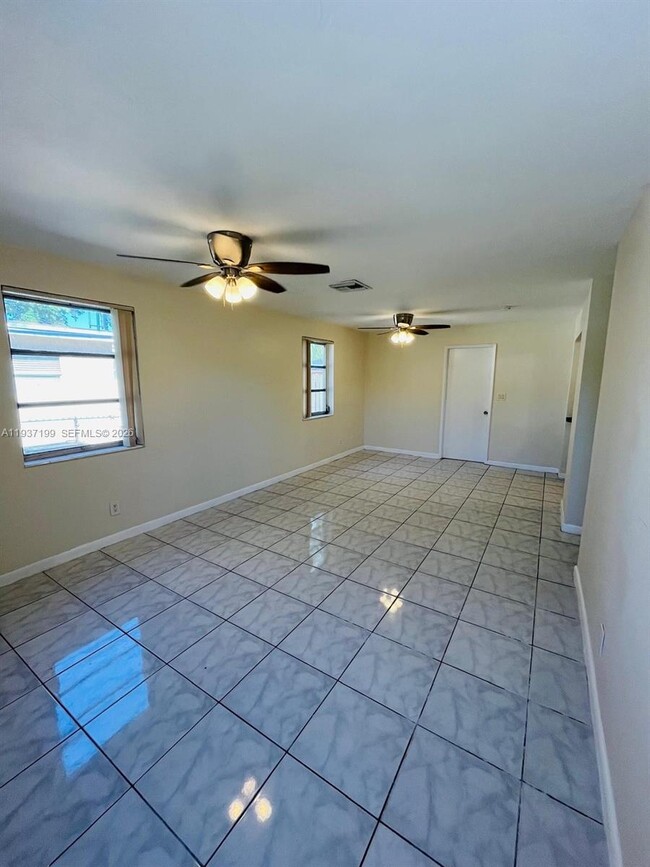 Building Photo - 5654 NE 5th Ave