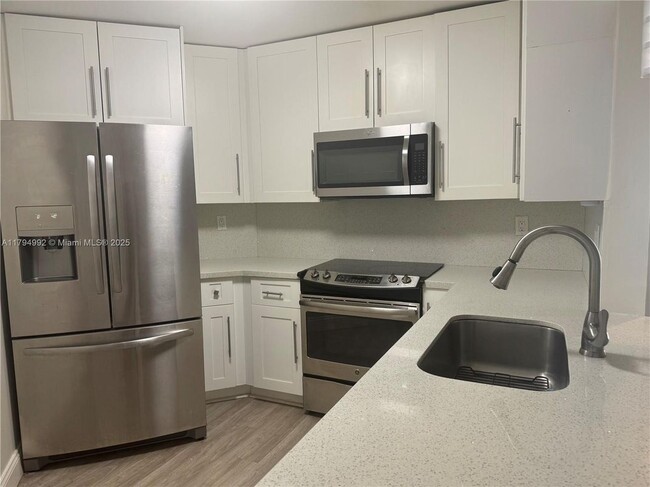 Primary Photo - 9419 Fontainebleau Blvd