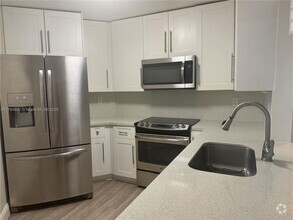 Building Photo - 9419 Fontainebleau Blvd