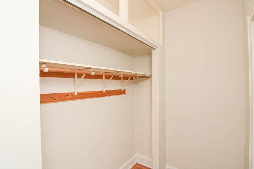 Building Photo - 2849 N Burling