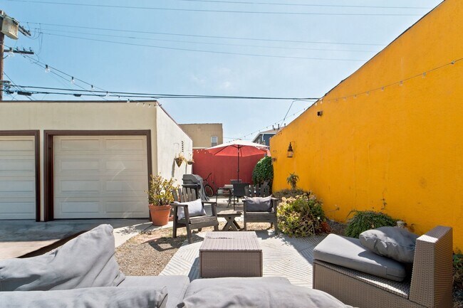 Building Photo - 408 N Spaulding Ave
