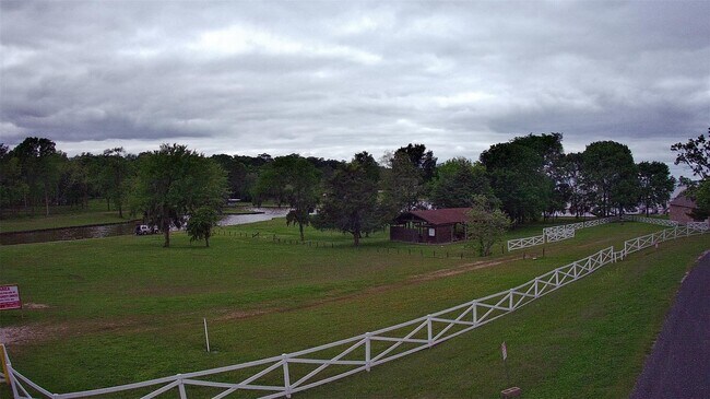 Building Photo - 401 Paradise Dr