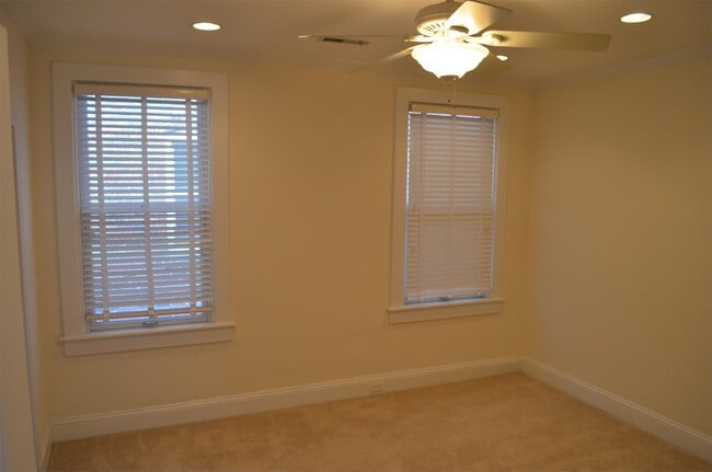 Building Photo - 621 W Princess Anne Rd