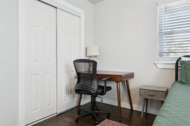 Building Photo - 4104 NW 59th St