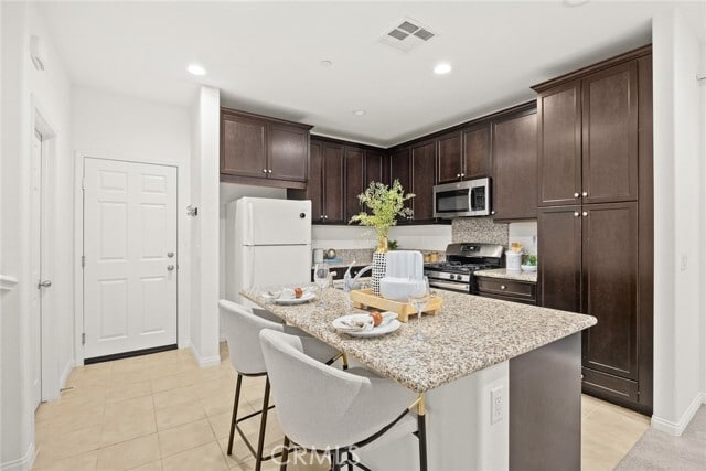 Building Photo - 710 Banyan Wy