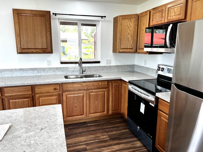 Building Photo - 16-2039-2039 Emerald Dr