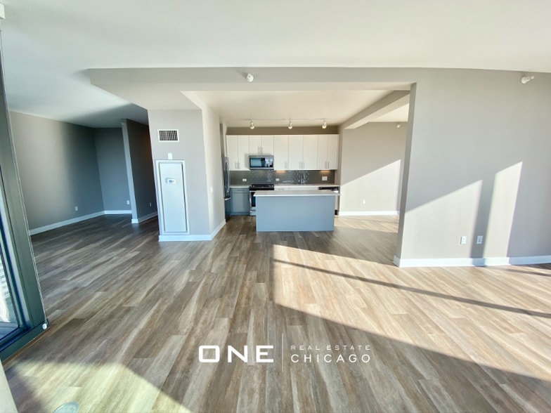 Building Photo - 501 N State St