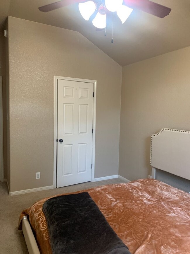 Building Photo - Fantastic Four Bedroom