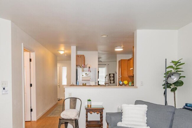 Building Photo - 2030 Brookhurst St