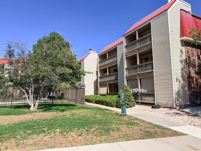 Building Photo - 14740 E Kentucky Dr