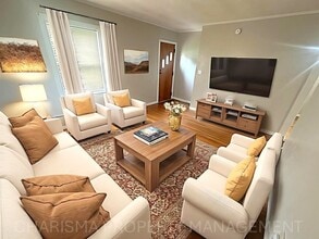 Building Photo - Spacious 2 Bedroom, 1.5 Bath Home, Newly Updated and Pet Friendly!