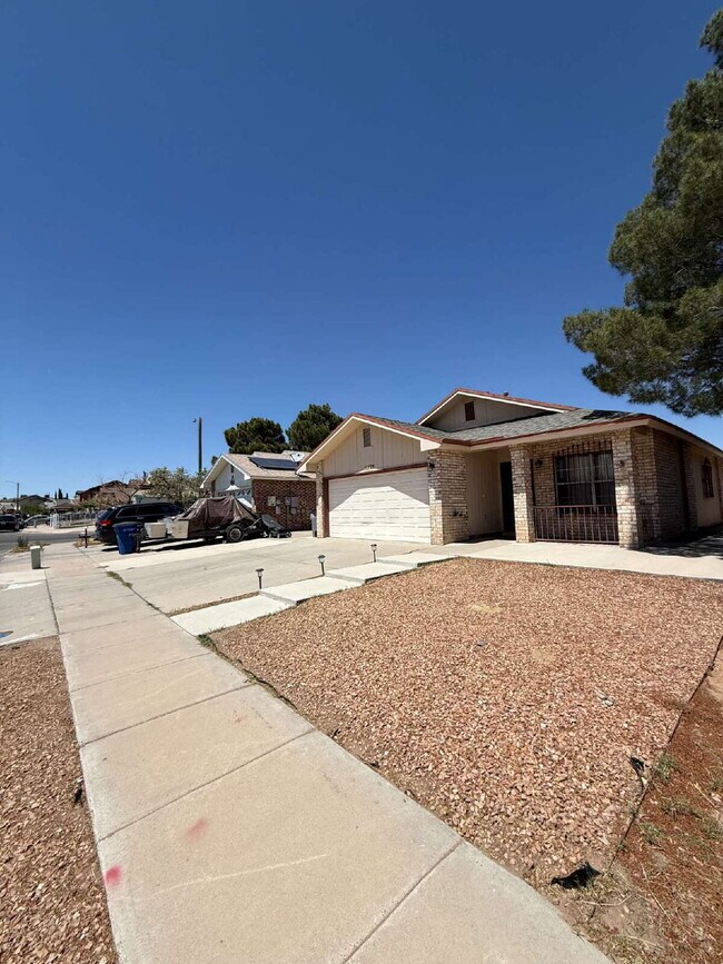 Building Photo - Well, kept three-bedroom, two baths home with Solar Panels. A must see, lease today! 11797 Imperi...