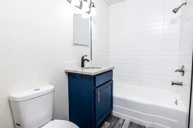 Building Photo - 802 N Minnesota St