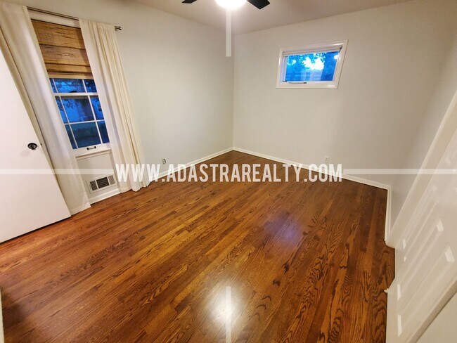 Building Photo - Beautiful Home in the Heart of Overland Pa...
