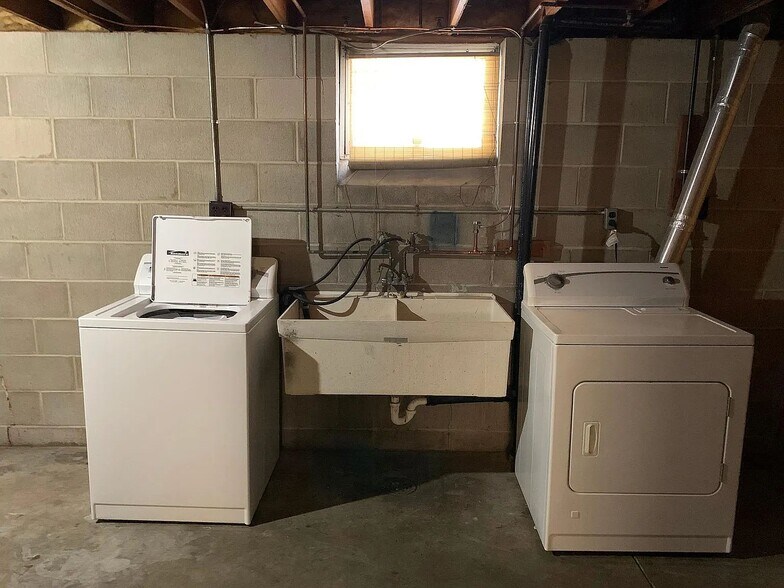 Building Photo - 4687 3rd St NE