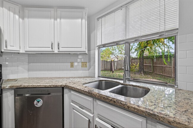 Building Photo - 5311 Summit Lodge Dr