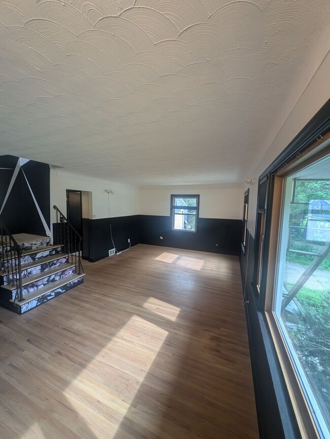 Building Photo - Charming Garden Oasis in West St. Paul – Fire Pit, Pond & Prime Location!