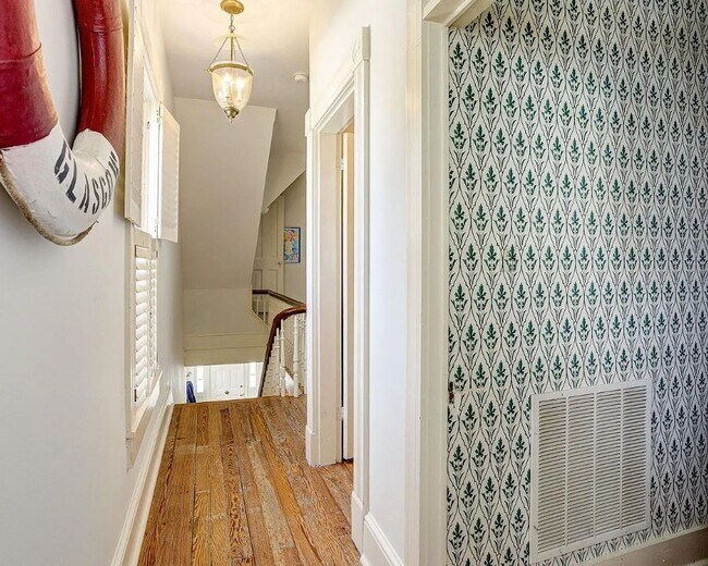 Building Photo - 27 N Hanson St