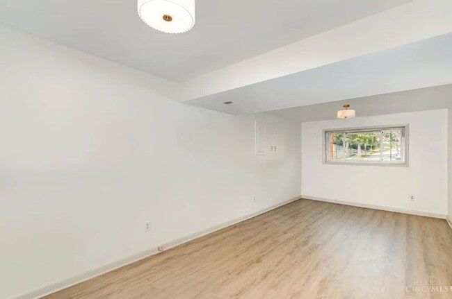 Building Photo - 6055 Tridale Ct