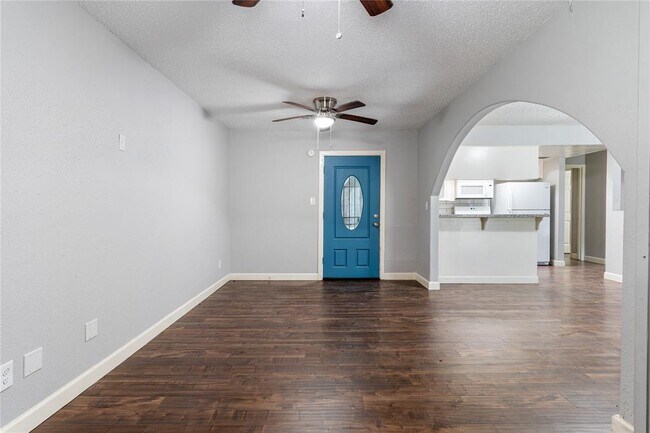 Building Photo - 4514 Oak Shadows Dr