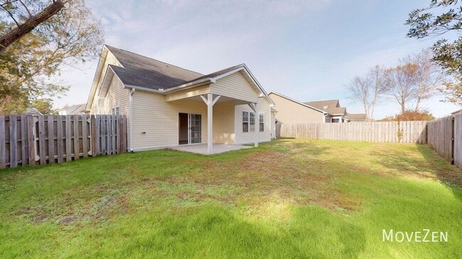 Building Photo - 4705 Pineview Dr