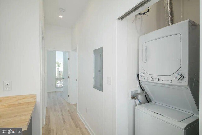 Building Photo - 2331 Frankford Ave