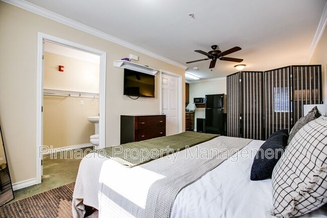 Building Photo - 350 W Ave L